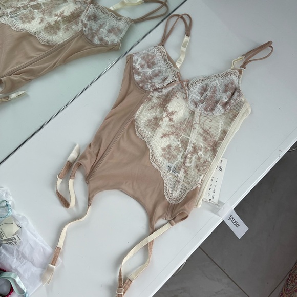 Valery lace Corset NWT - Picture 1 of 4